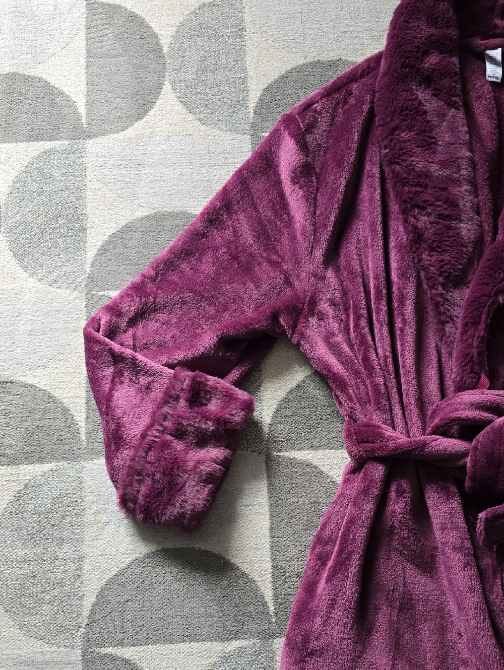 George Plush Robe in Rich Magenta - Picture 3 of 7